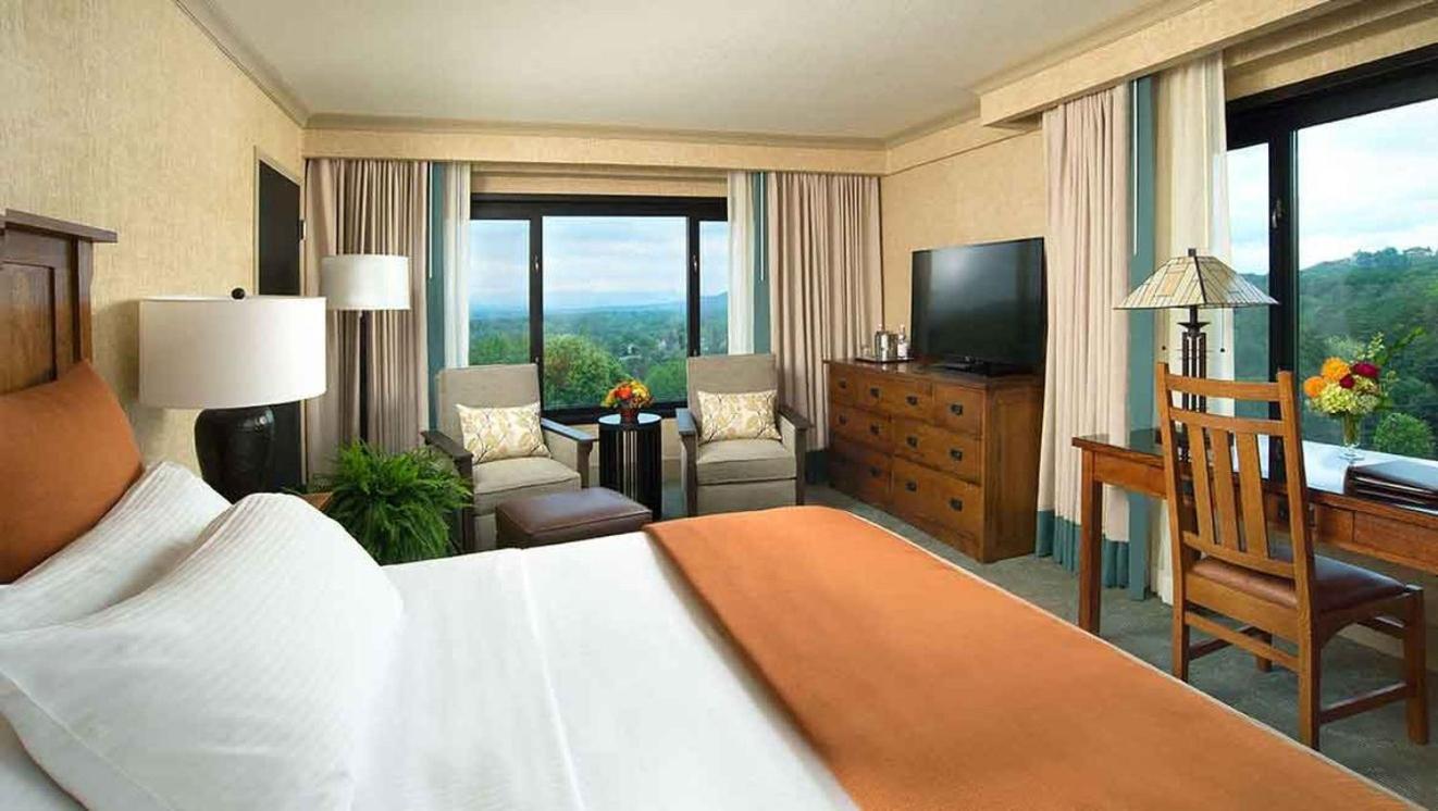Premium Panorama Corner Room with 1 King Bed