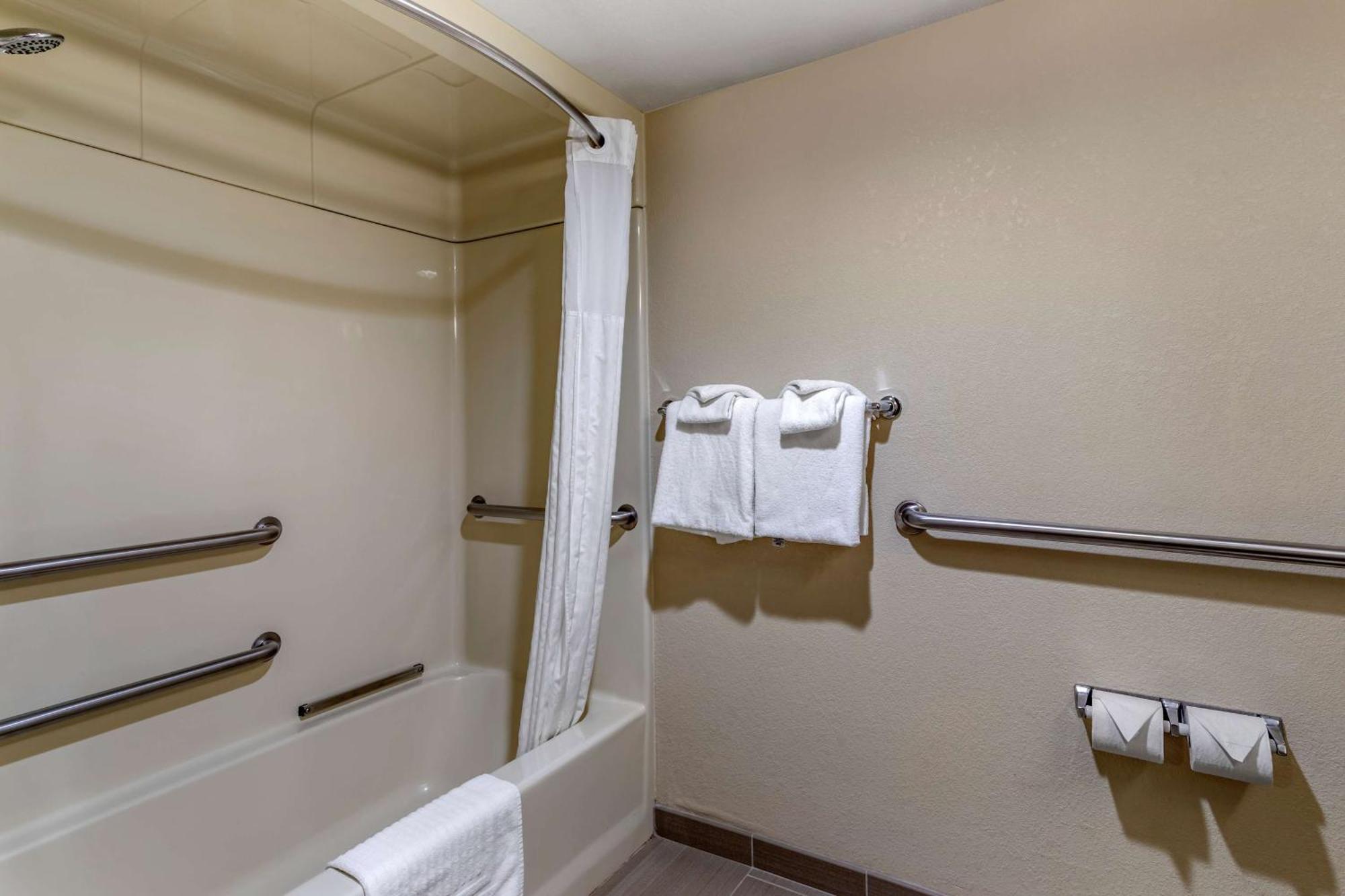 King Room tub Accessible or Non-Smoking,1281610045:JPEG