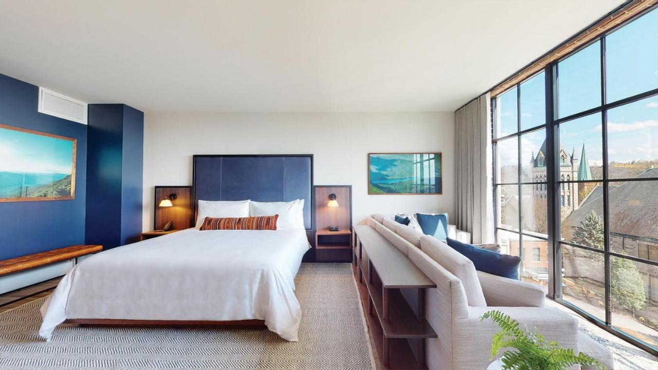 Deluxe King Suite,1379127704:JPEG