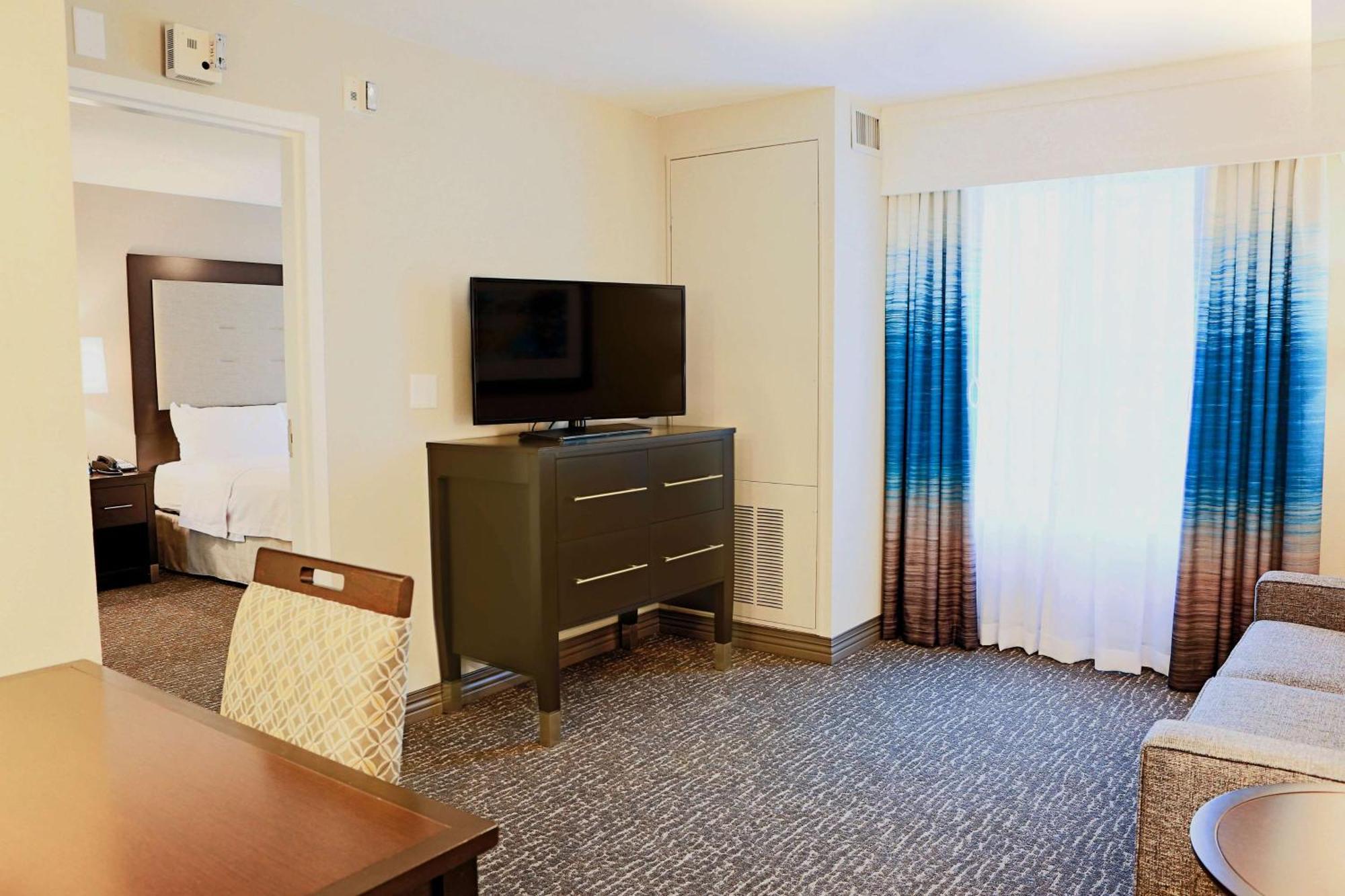 Queen Suite Two Queen Beds Mobility Hearing Access or Non-Smoking,1551960601:JPEG