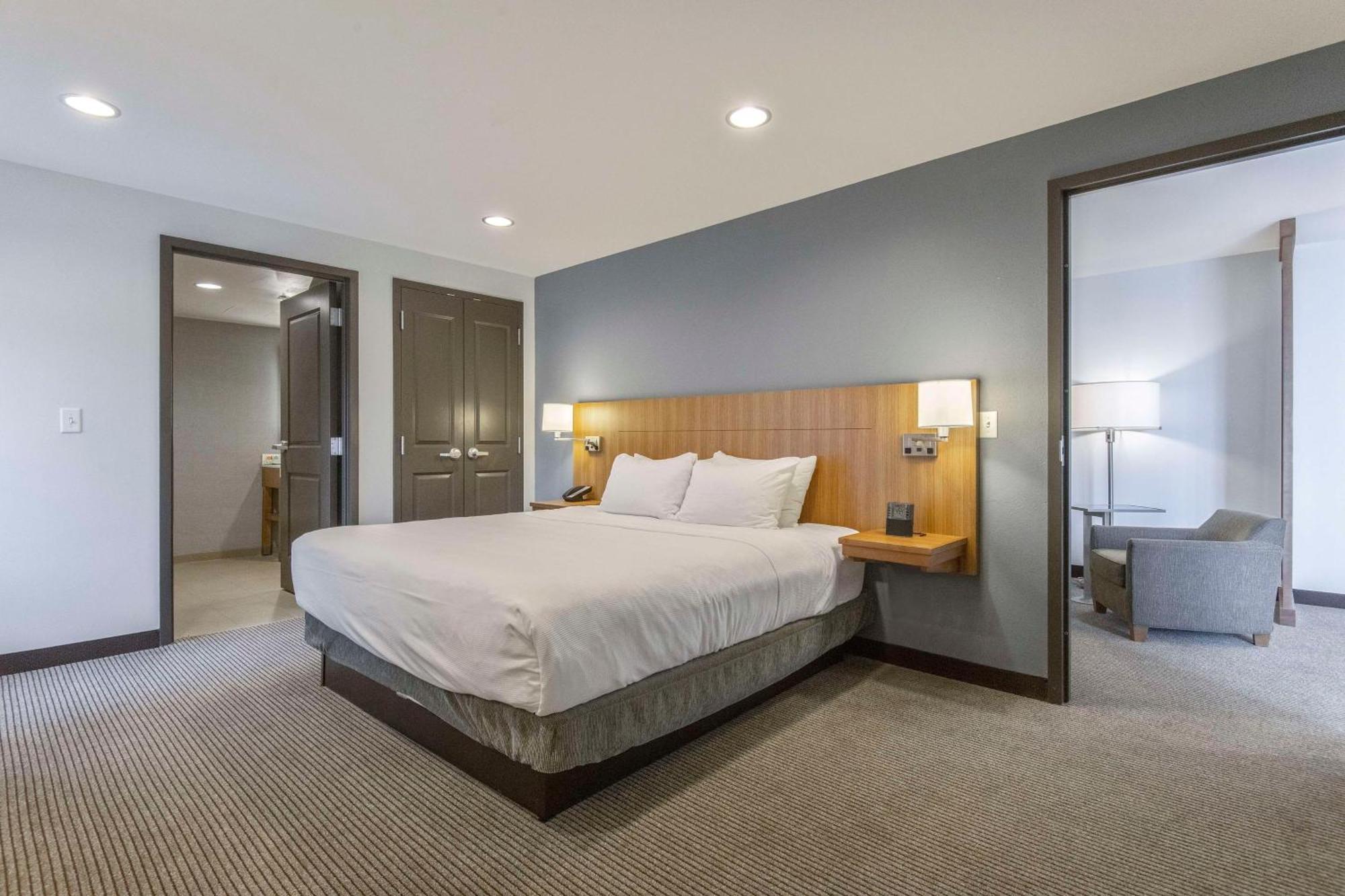 King Suite Mountain View,1548139330:JPEG