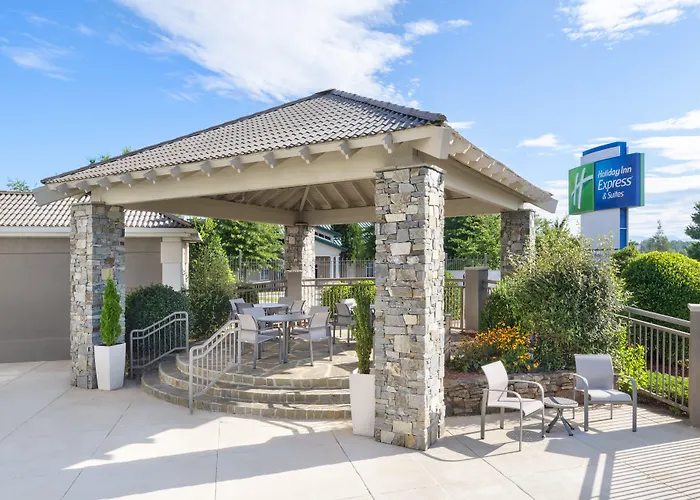 Holiday Inn Express & Suites Asheville Sw - Outlet Ctr Area By Ihg